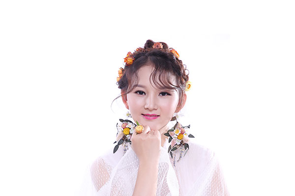 晚装盘发发型师培训课程 