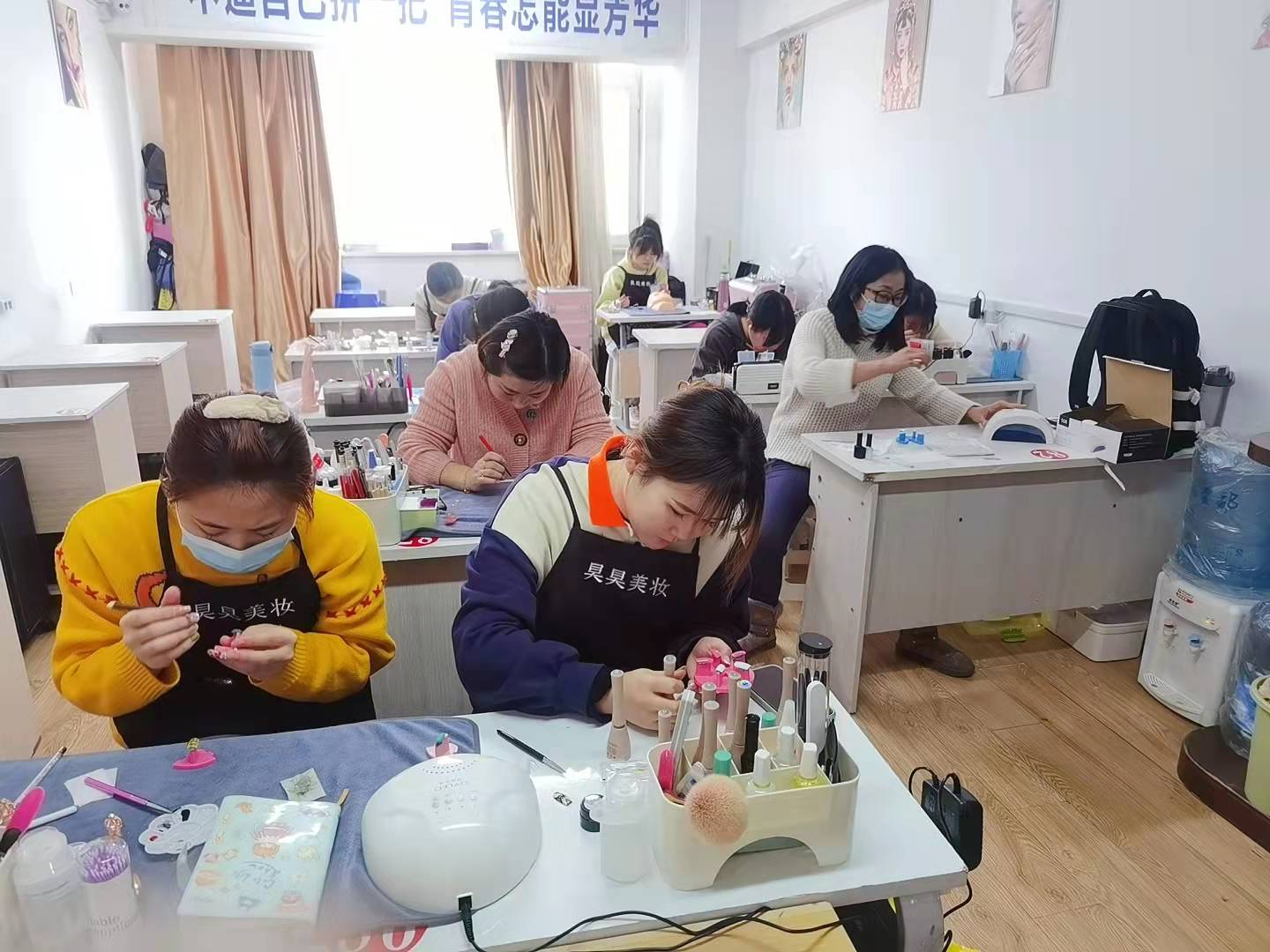 昊昊化妆学校环境