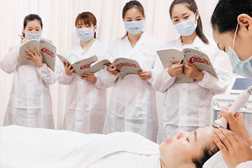 伊丽莎白学校科技美容培训班